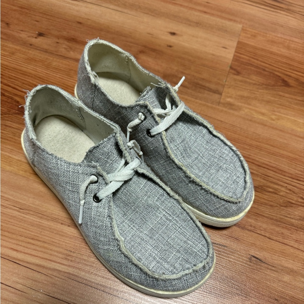 Canvas shoes gently worn. Very lightweight